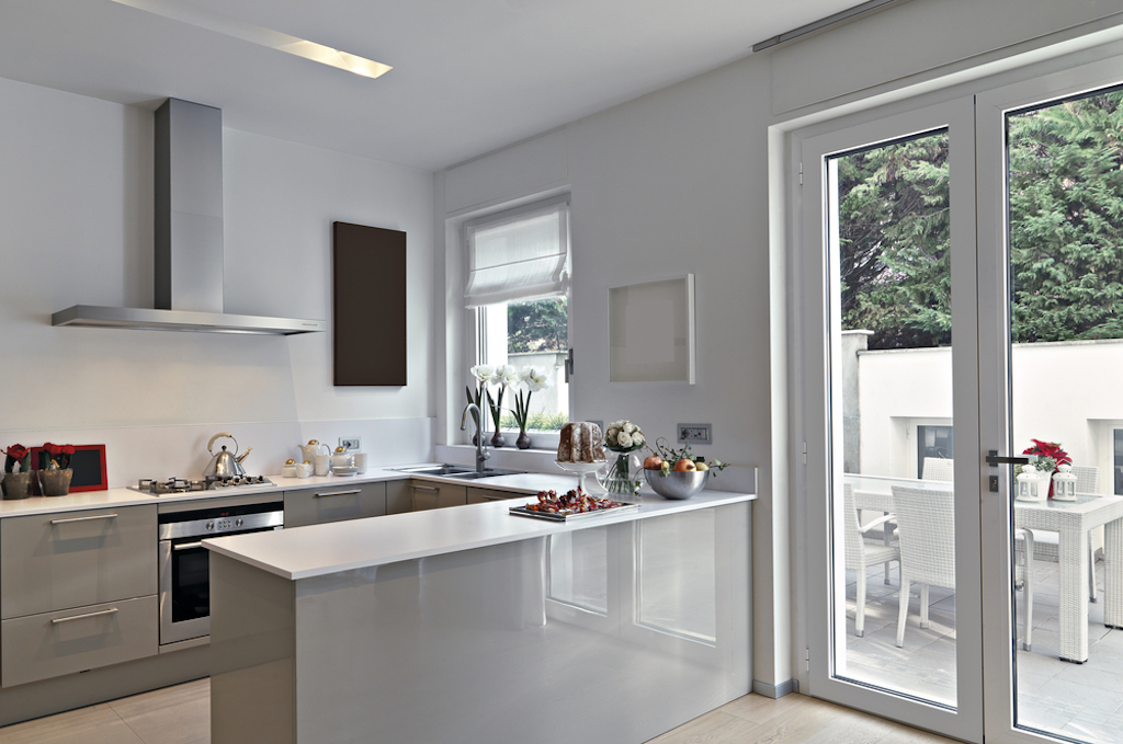 alitherm 400 doors in a white kitchen extension with matching window